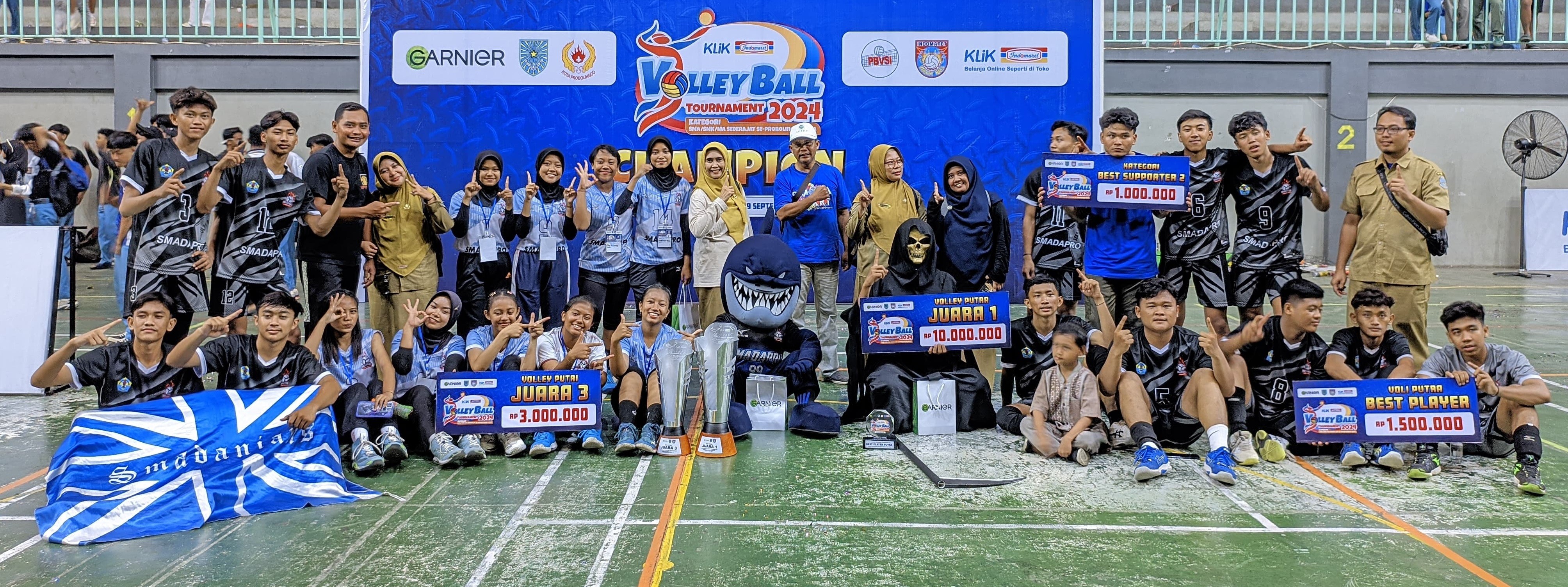 Tim Bola Voli Putra SMAN 2 Probolinggo Juara 1 dan Tim Putri Raih Juara 3
