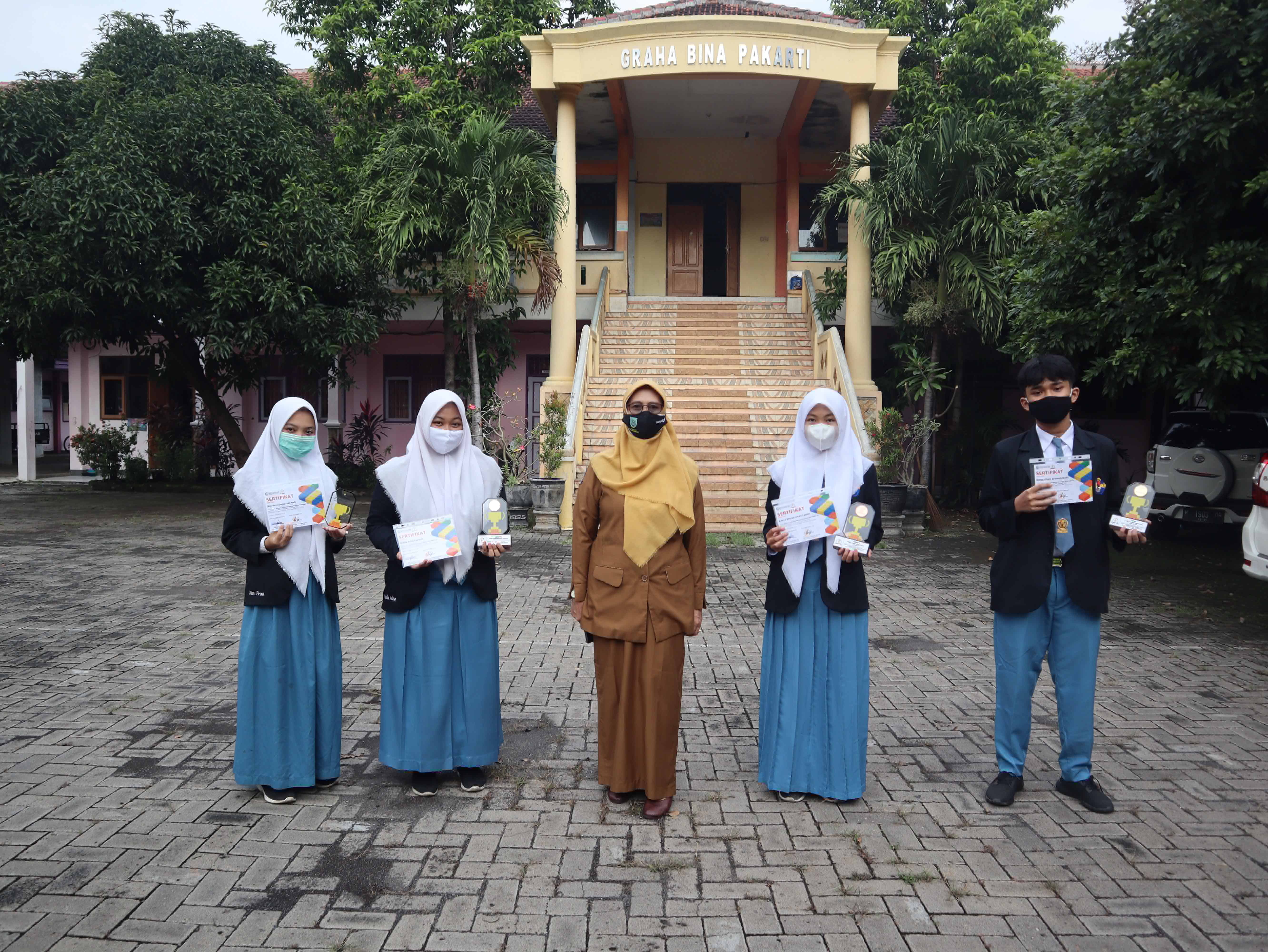 procomt10-compress1.jpg